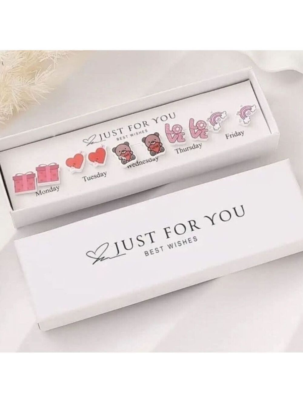 Set Of 5 Acrylyc Stud Love Earrings